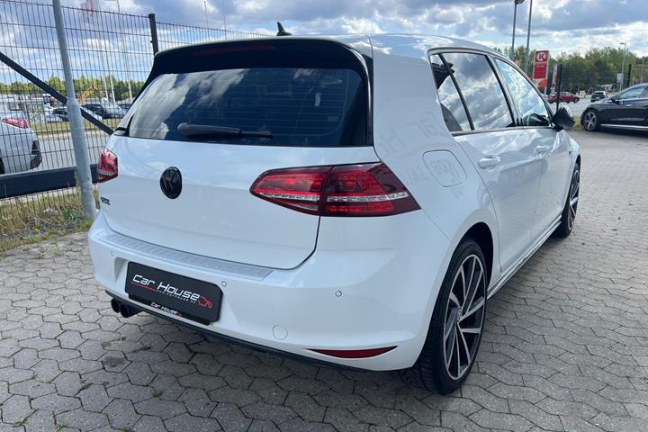 Hvid VW Golf VII fra 2016