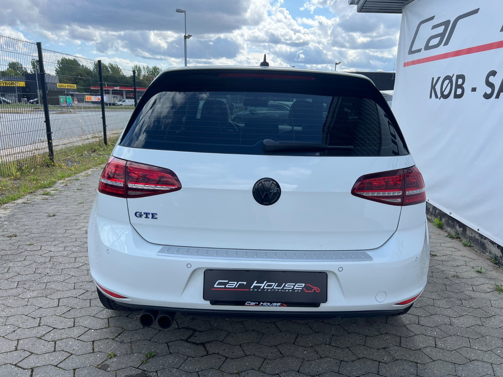 Hvid VW Golf VII fra 2016