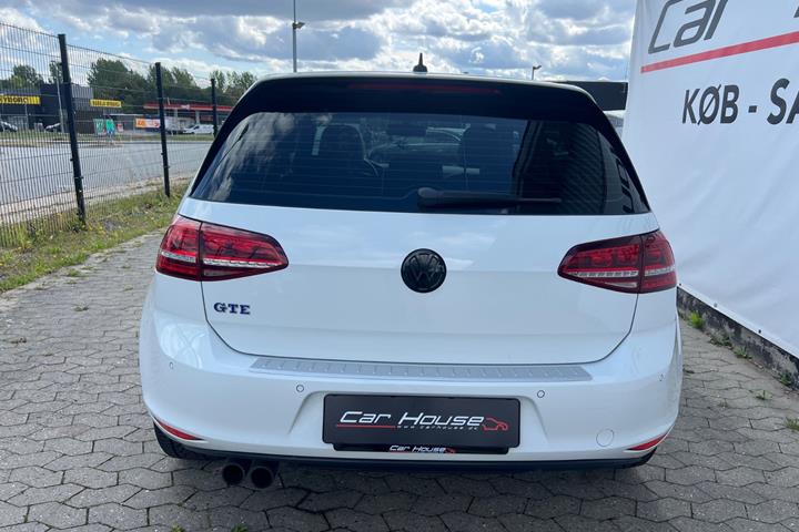 Hvid VW Golf VII fra 2016