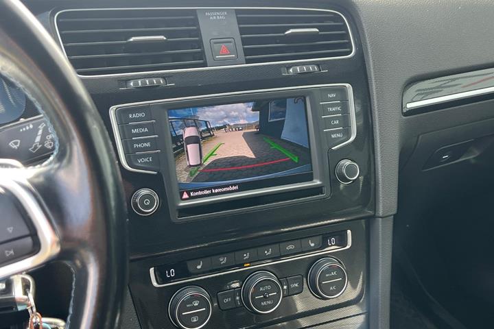 Hvid VW Golf VII fra 2016