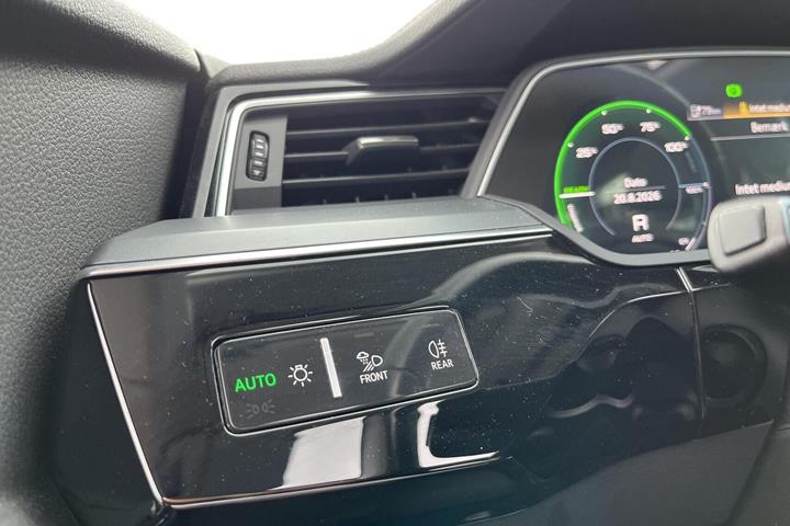 Sort Audi e-tron fra 2022