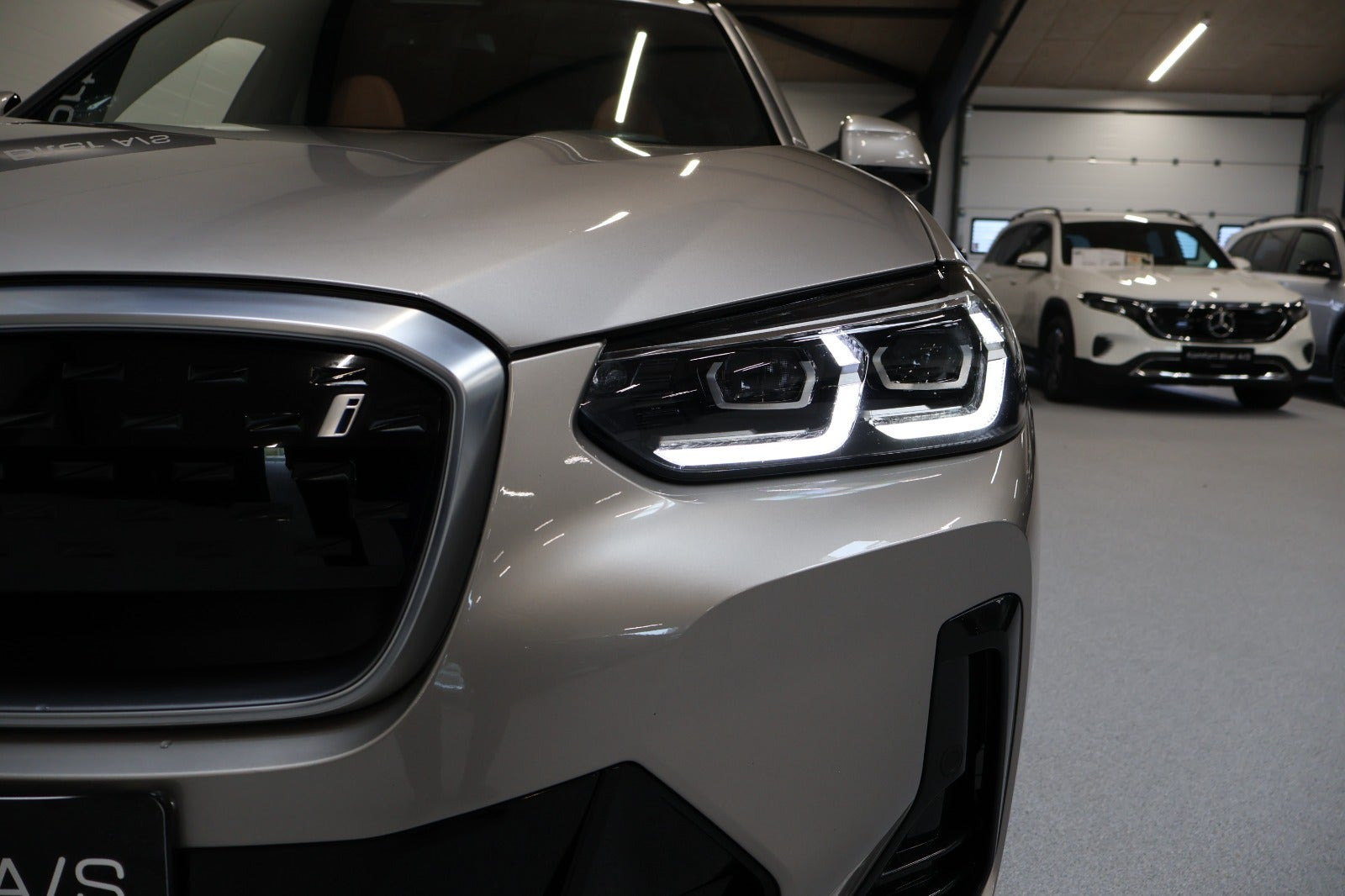 Orange BMW iX3 fra 2022