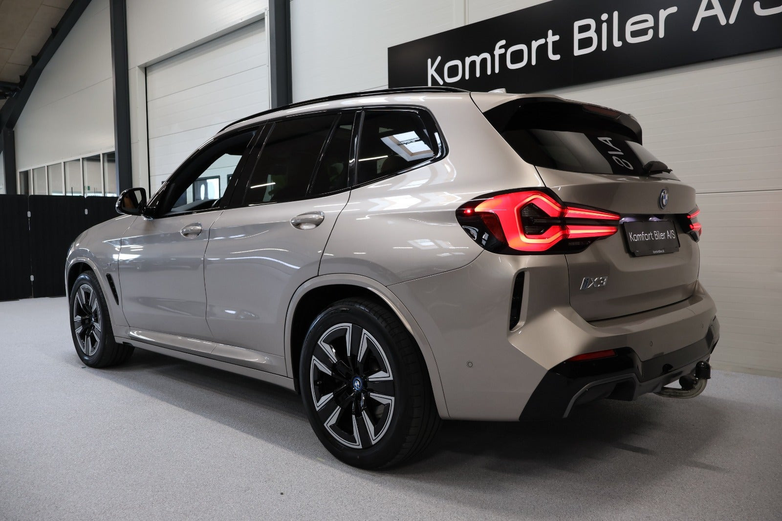 Orange BMW iX3 fra 2022