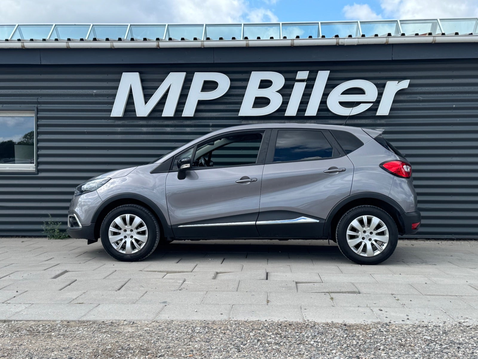 Grå Renault Captur fra 2016