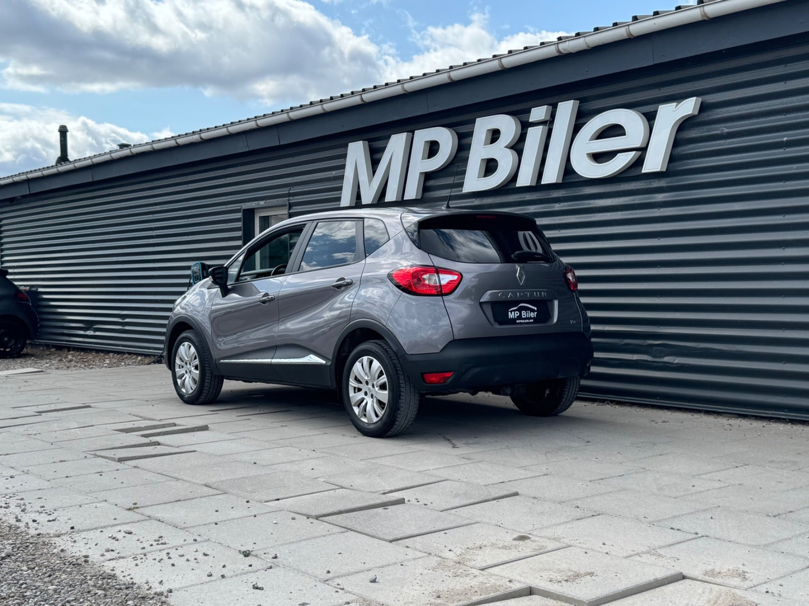 Grå Renault Captur fra 2016