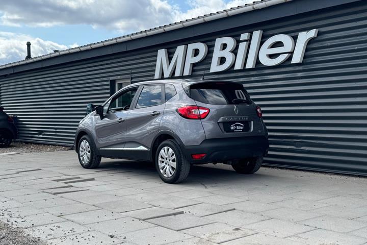 Grå Renault Captur fra 2016
