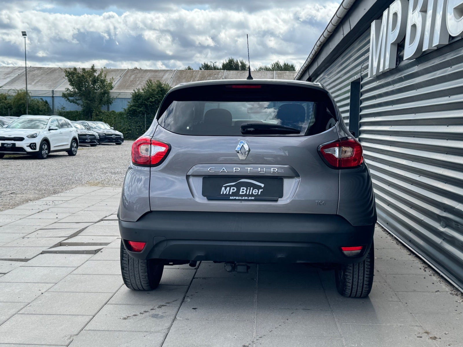 Grå Renault Captur fra 2016