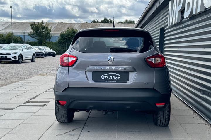 Grå Renault Captur fra 2016