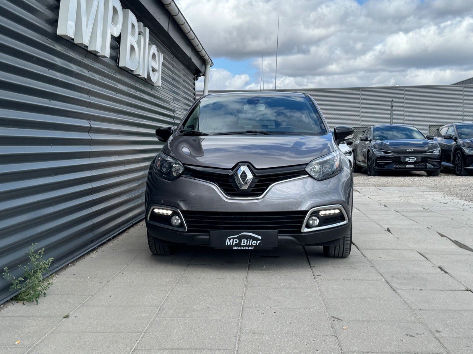 Grå Renault Captur fra 2016