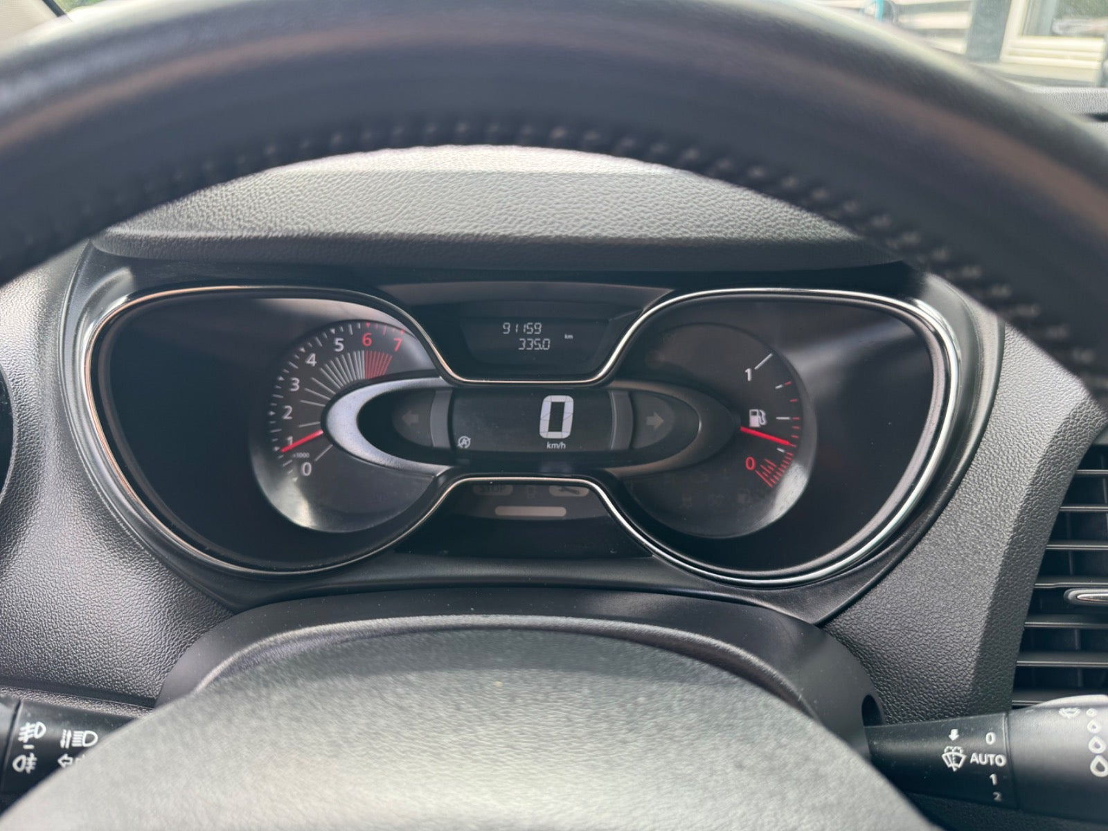 Grå Renault Captur fra 2016
