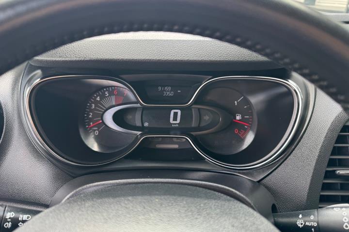 Grå Renault Captur fra 2016