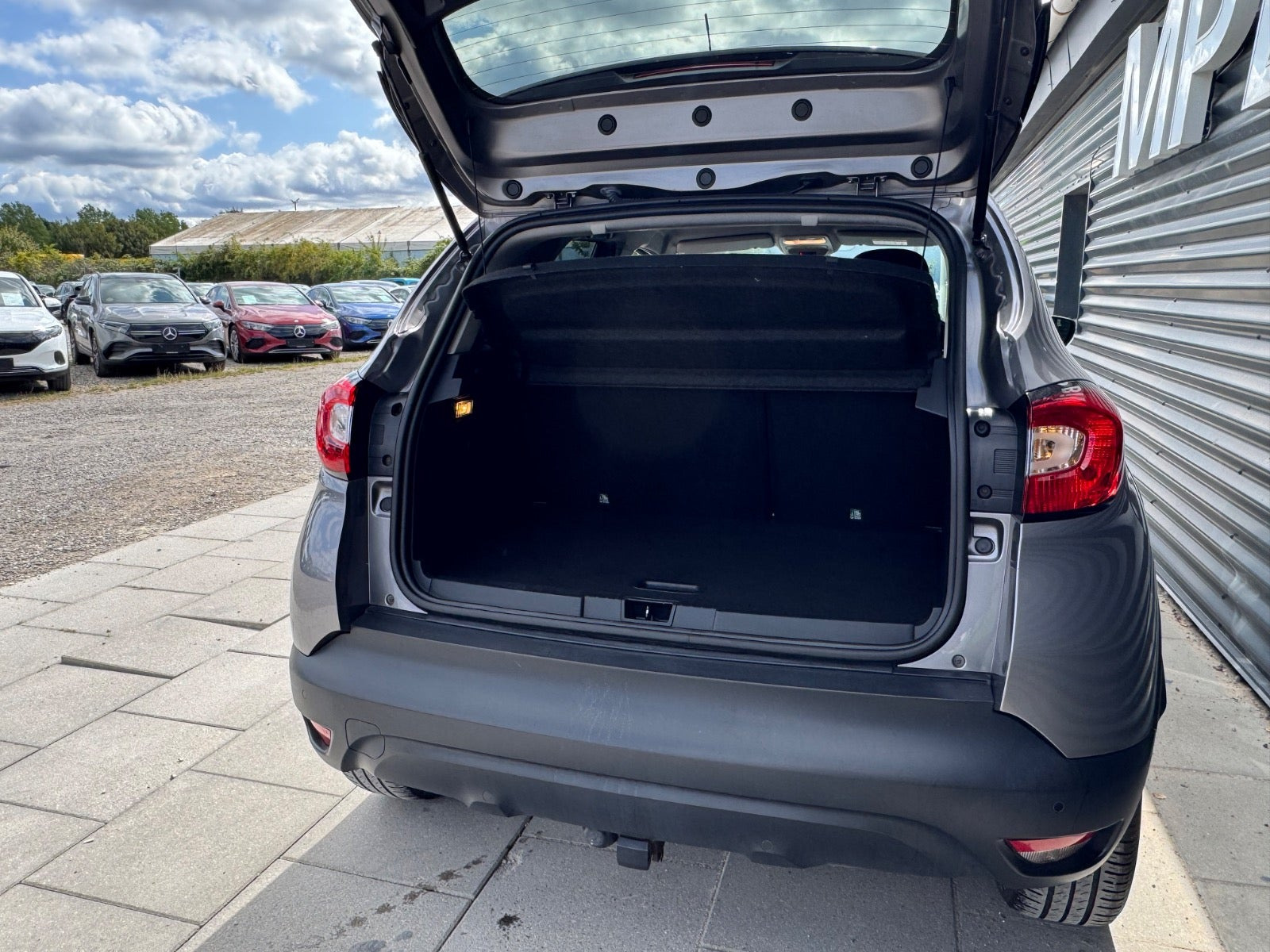 Grå Renault Captur fra 2016