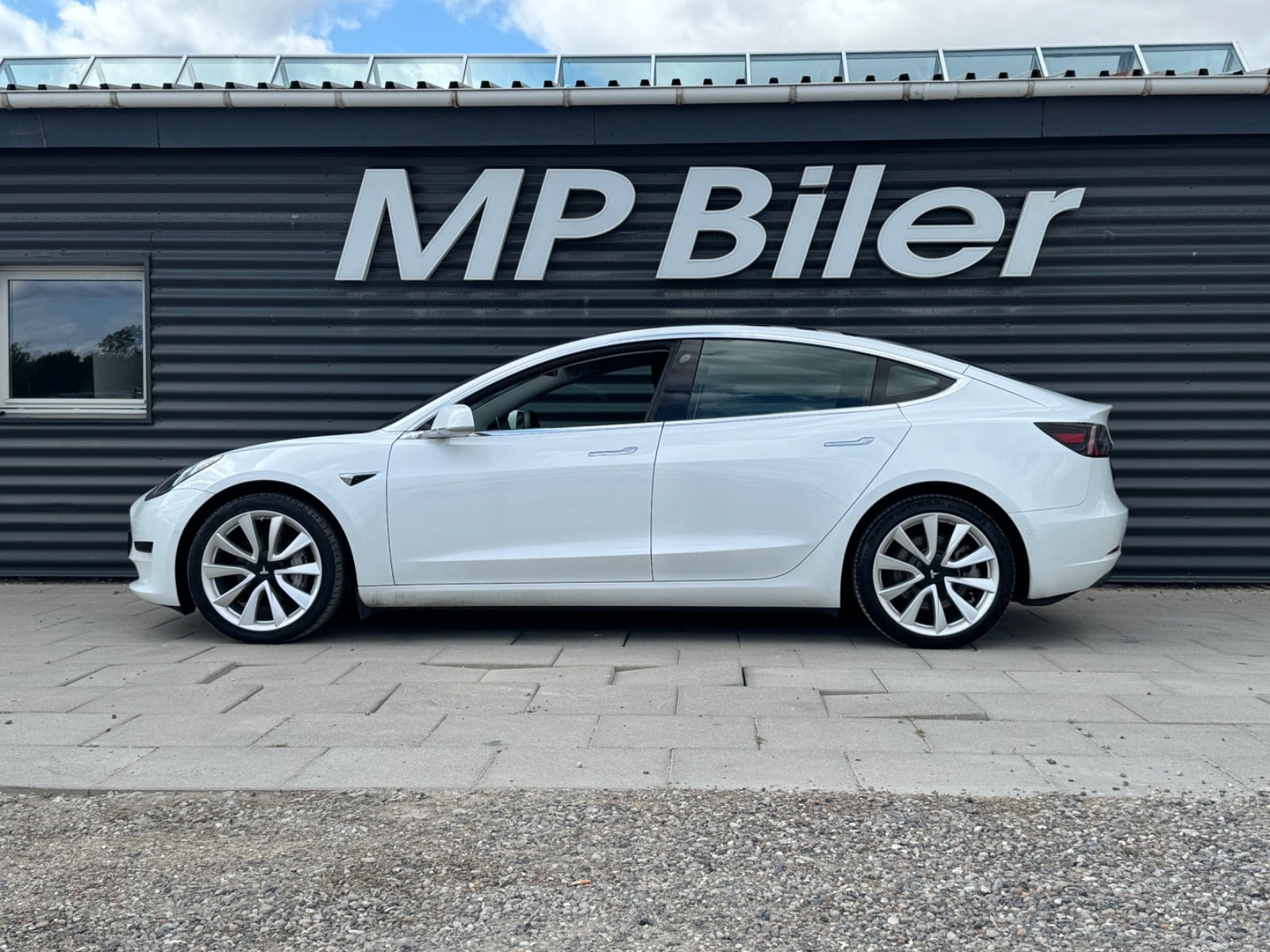 Hvid Tesla Model 3 fra 2020
