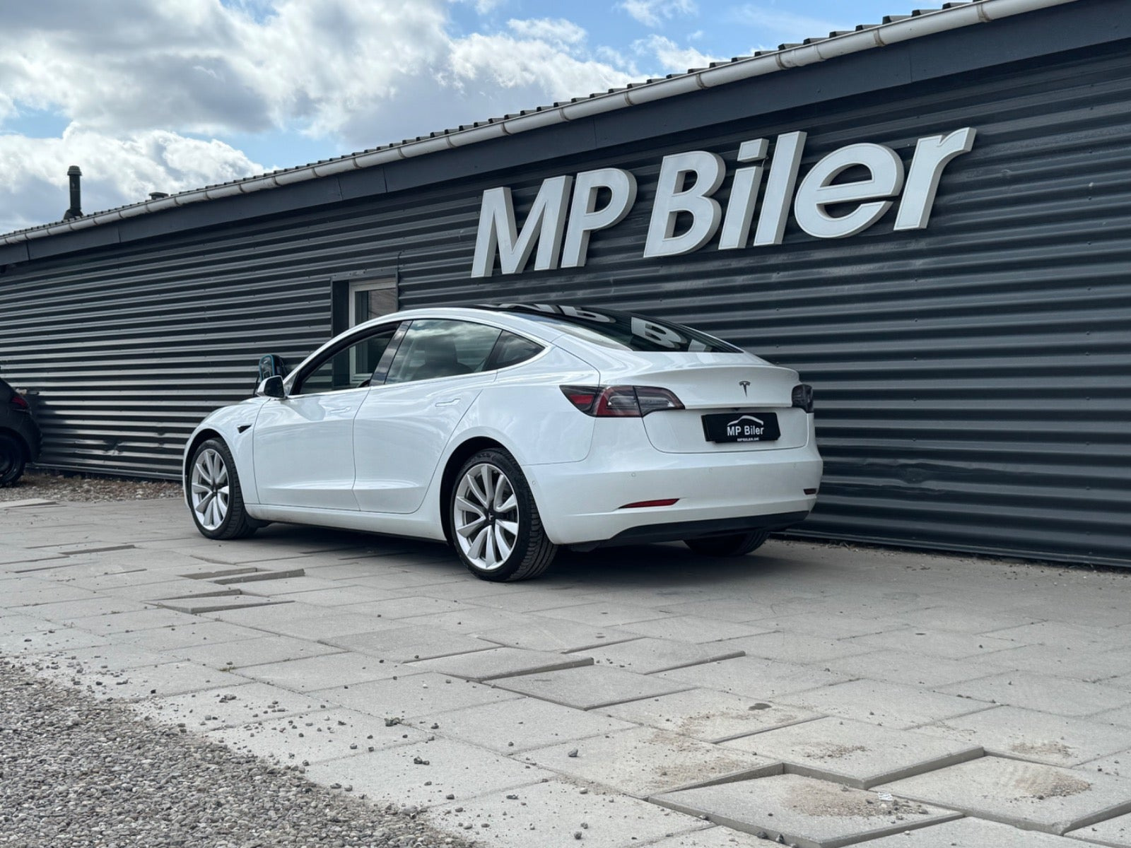 Hvid Tesla Model 3 fra 2020