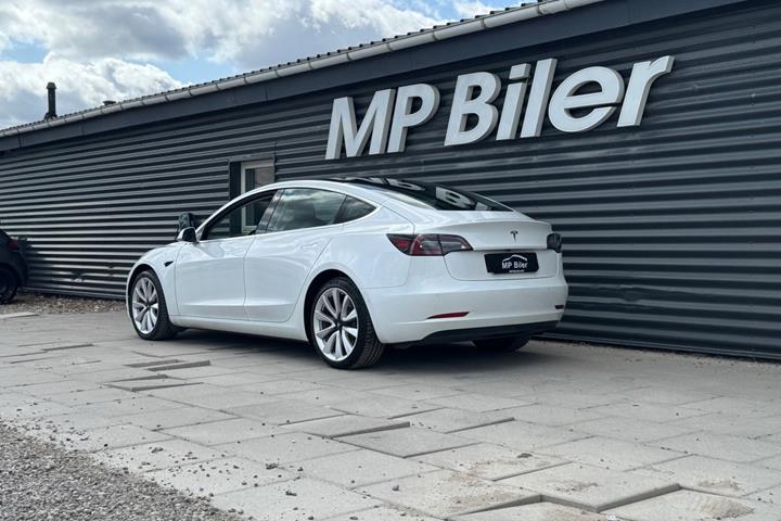 Hvid Tesla Model 3 fra 2020