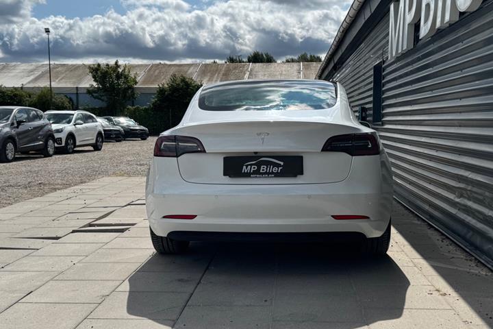 Hvid Tesla Model 3 fra 2020
