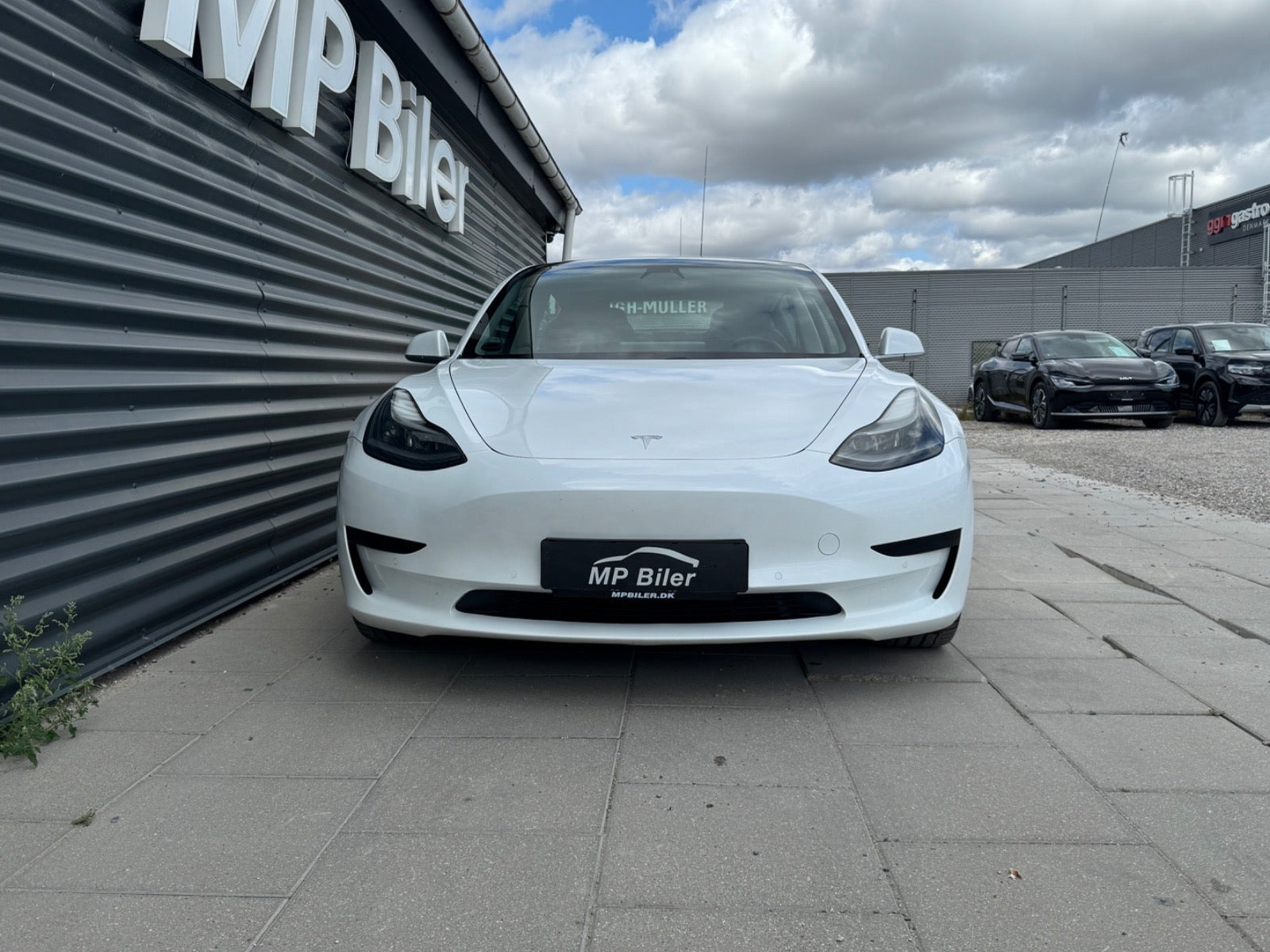 Hvid Tesla Model 3 fra 2020