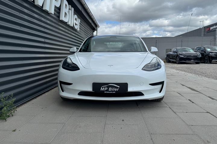 Hvid Tesla Model 3 fra 2020
