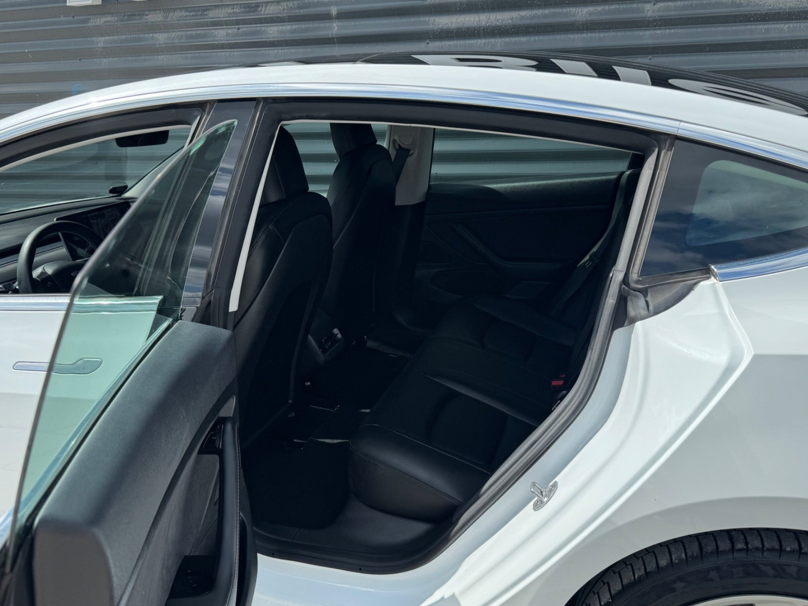 Hvid Tesla Model 3 fra 2020