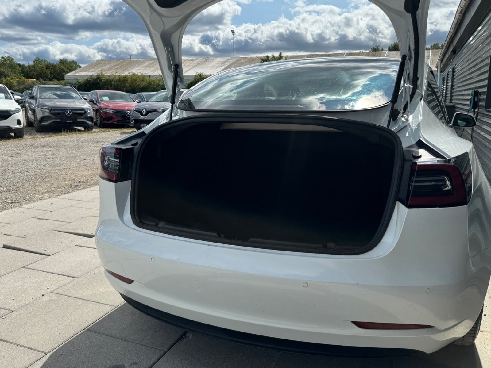 Hvid Tesla Model 3 fra 2020