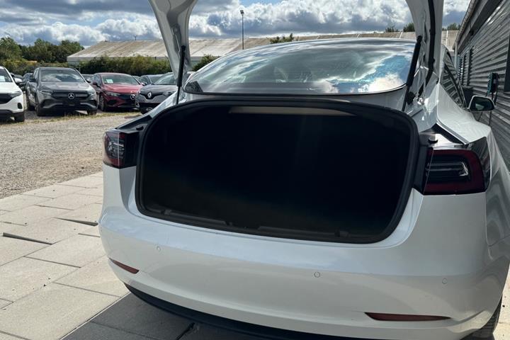 Hvid Tesla Model 3 fra 2020