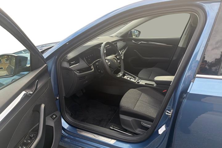 Blå Skoda Octavia fra 2021