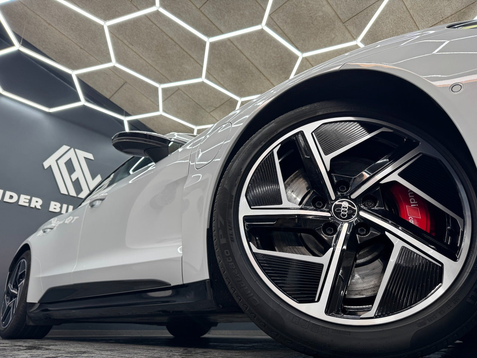 Grå Audi e-tron GT fra 2023