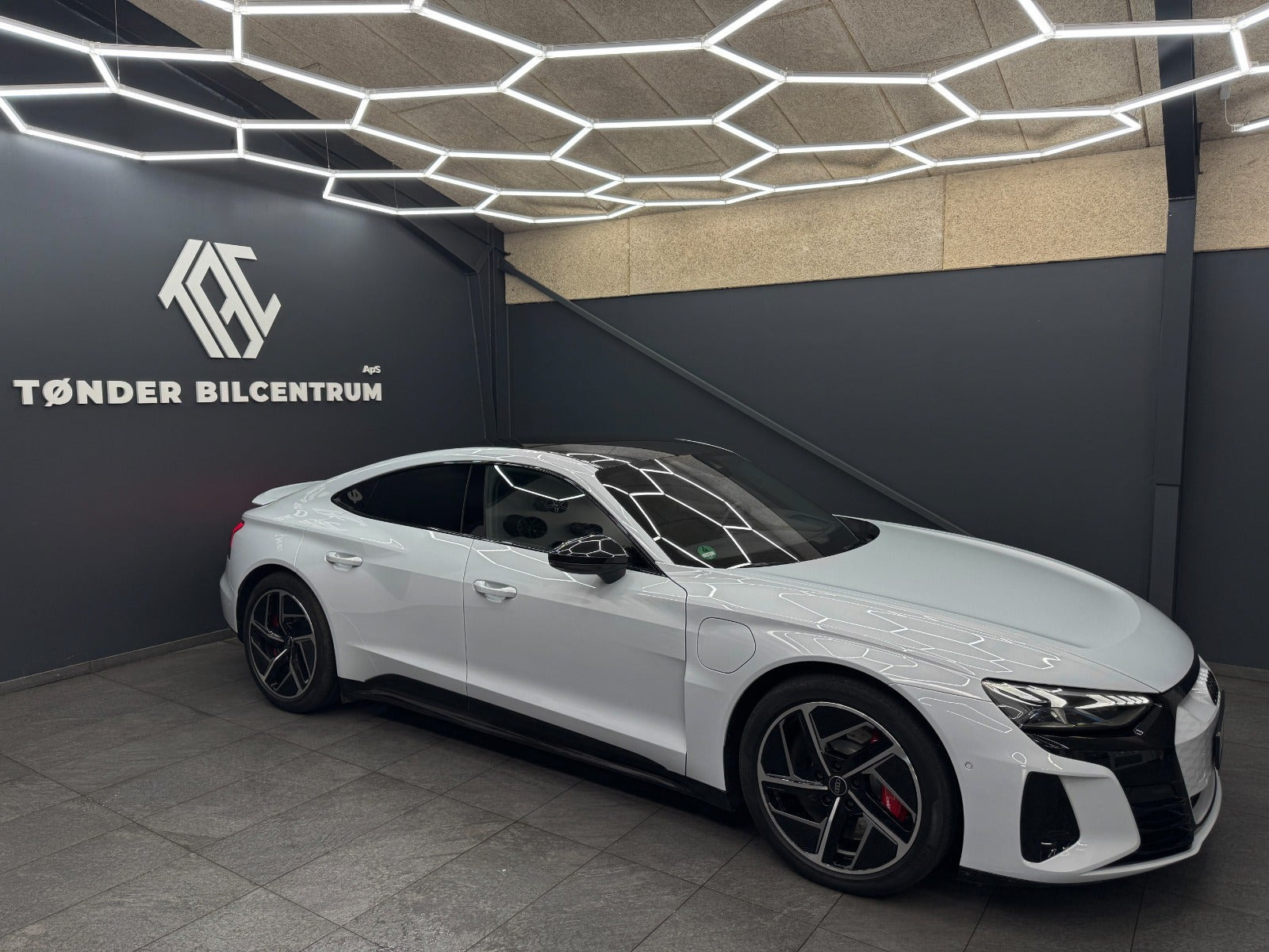 Grå Audi e-tron GT fra 2023
