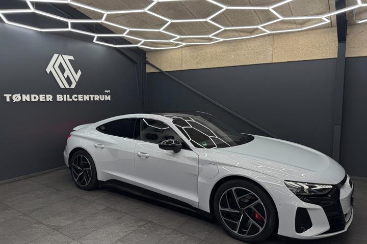 Grå Audi e-tron GT fra 2023