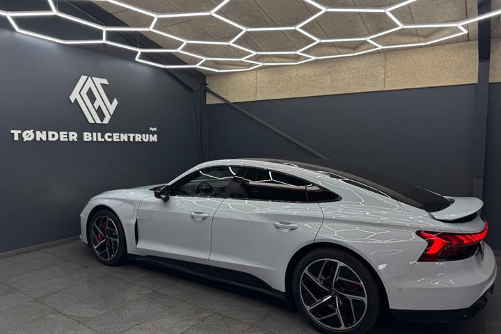 Grå Audi e-tron GT fra 2023