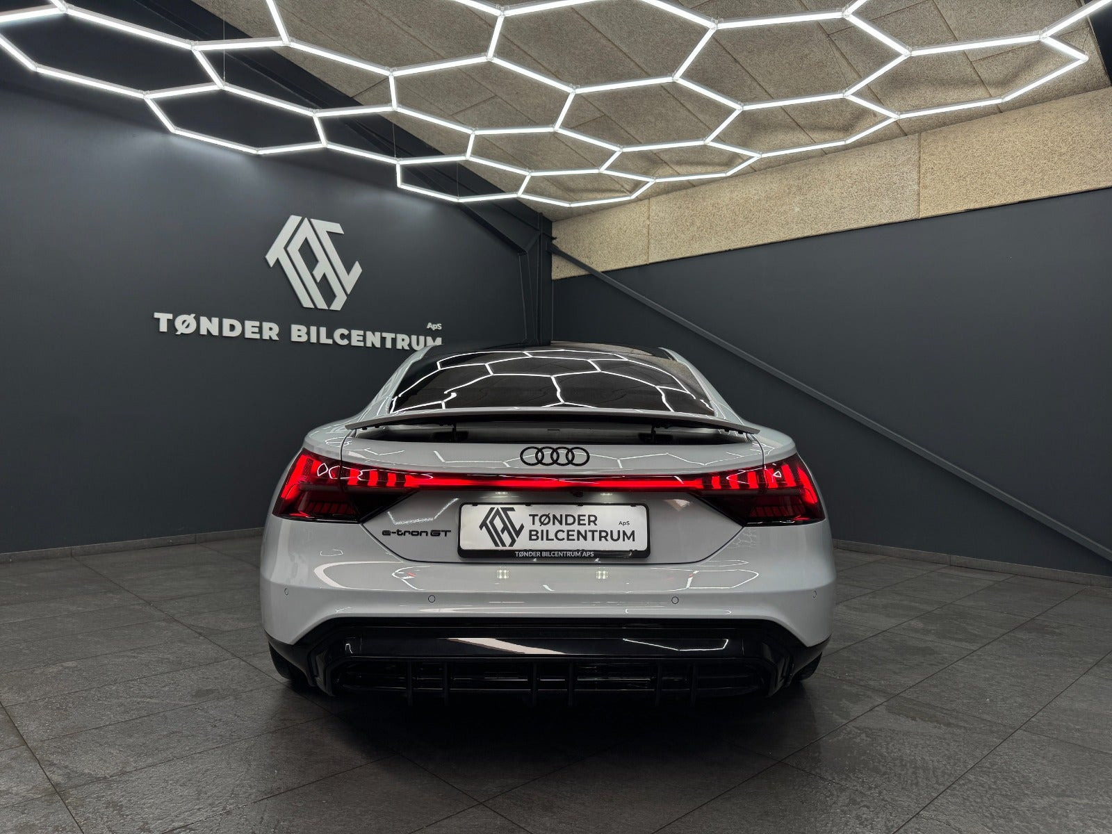 Grå Audi e-tron GT fra 2023