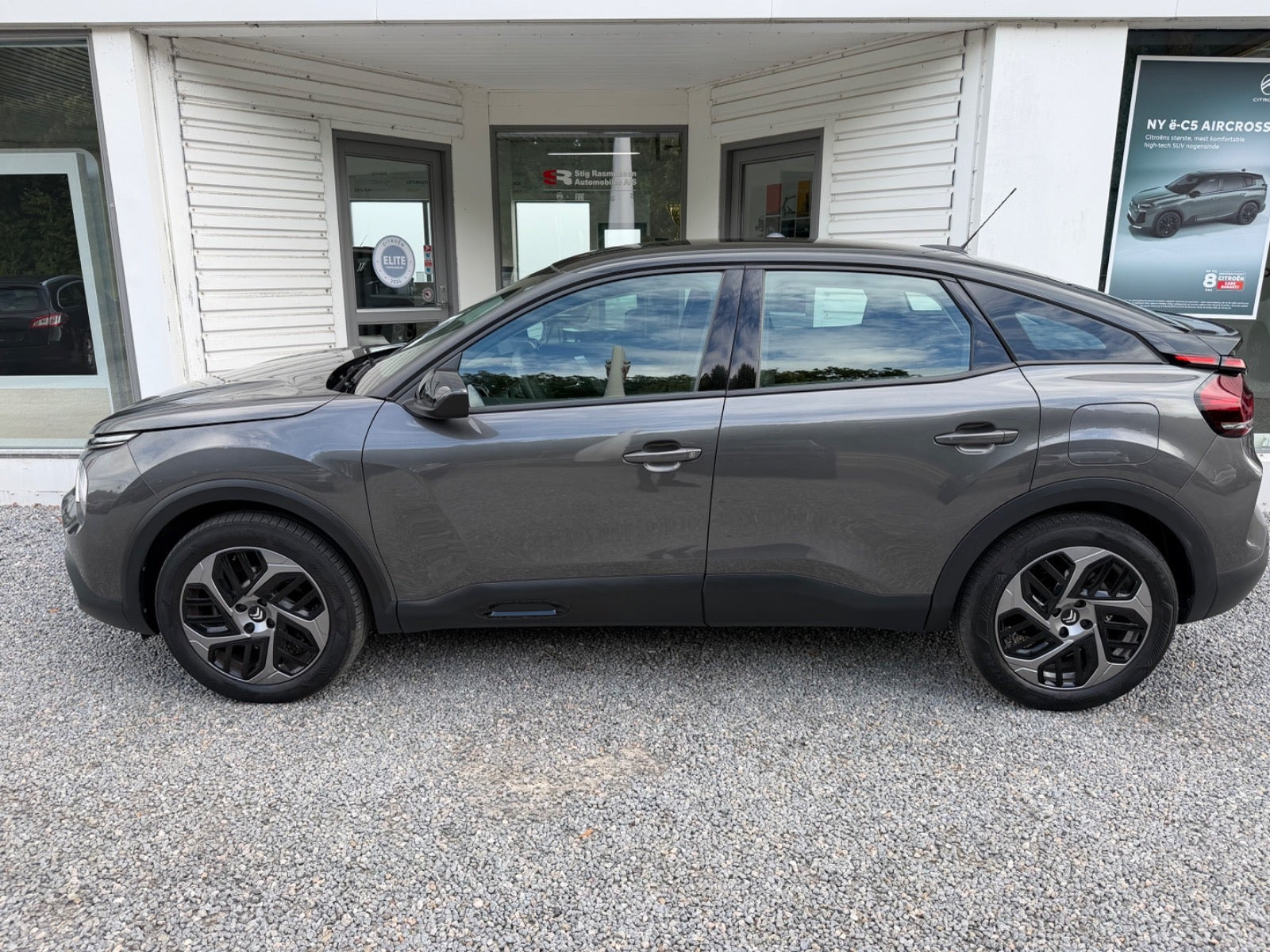 Grå Citroën C4 fra 2023