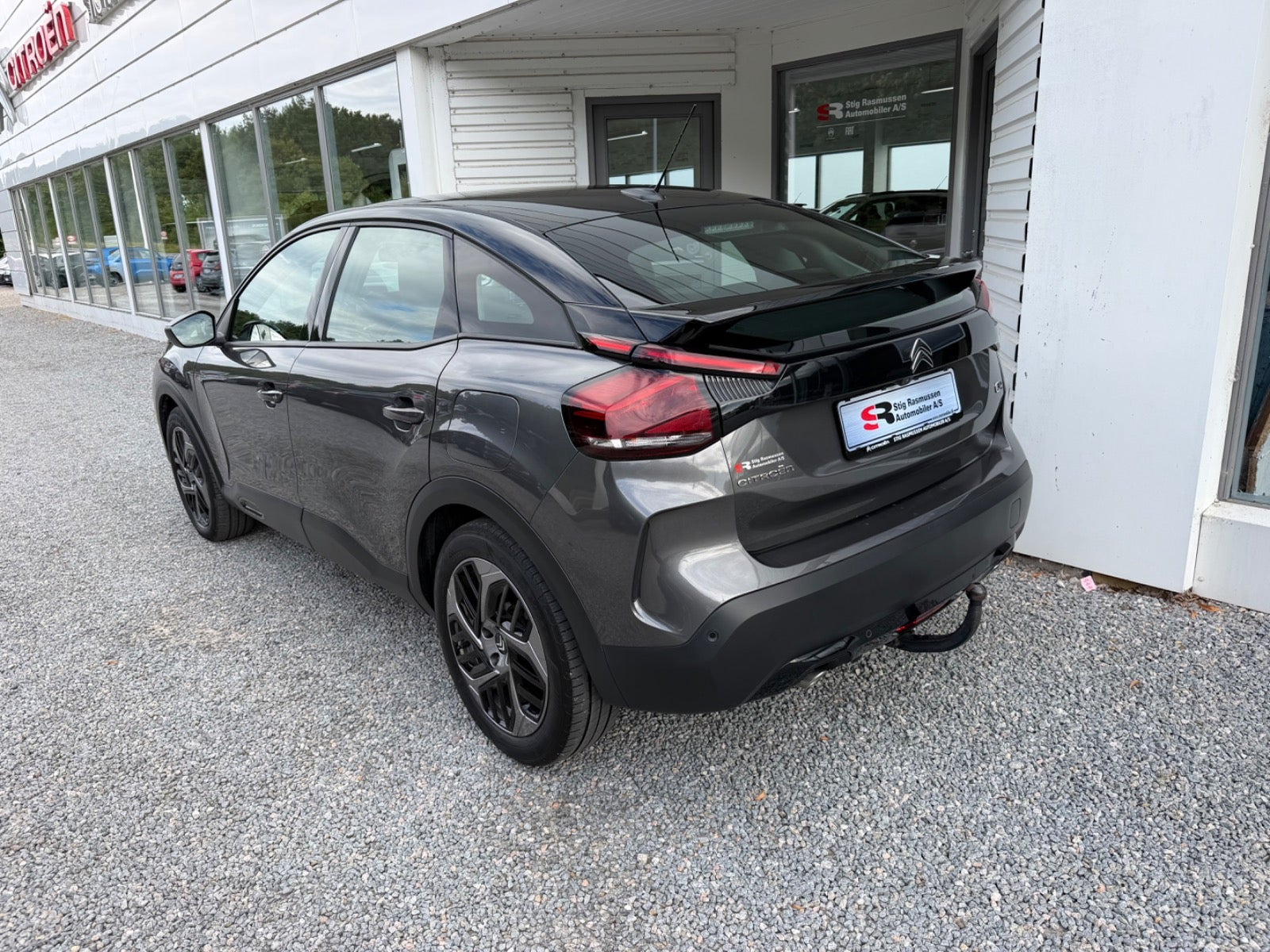 Grå Citroën C4 fra 2023