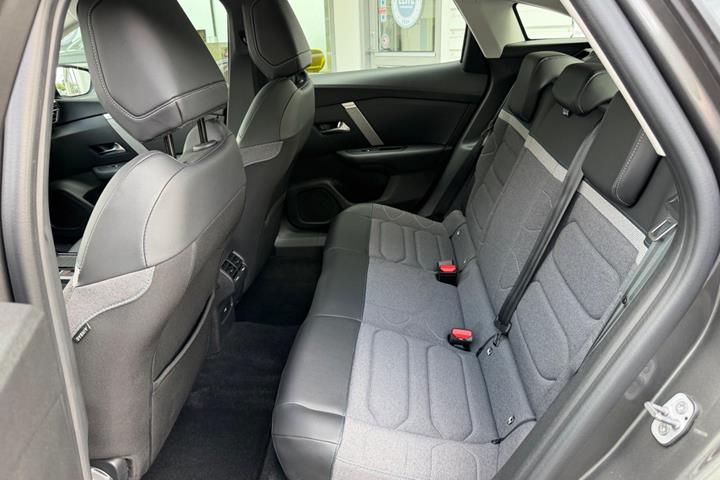 Grå Citroën C4 fra 2023