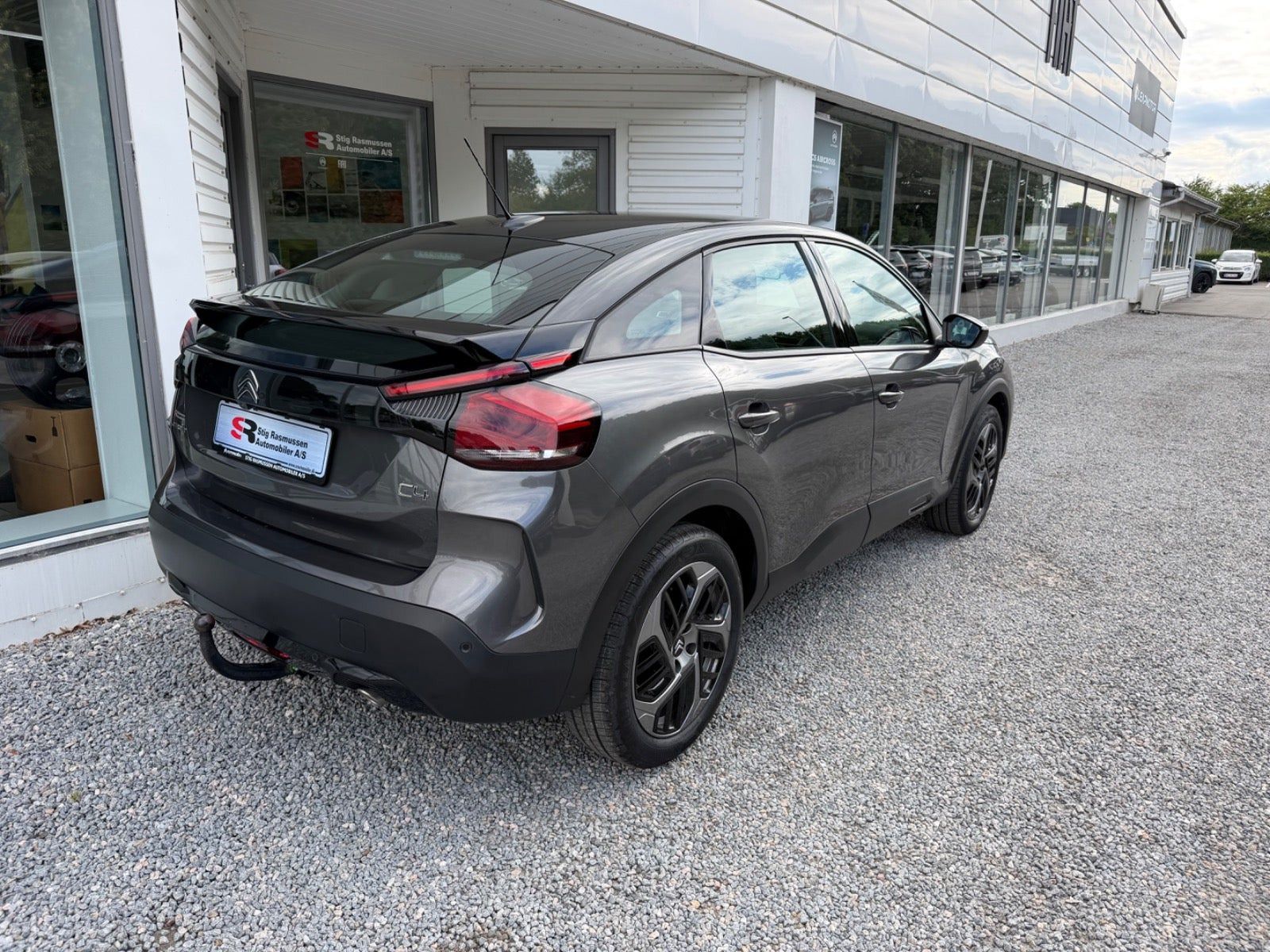 Grå Citroën C4 fra 2023