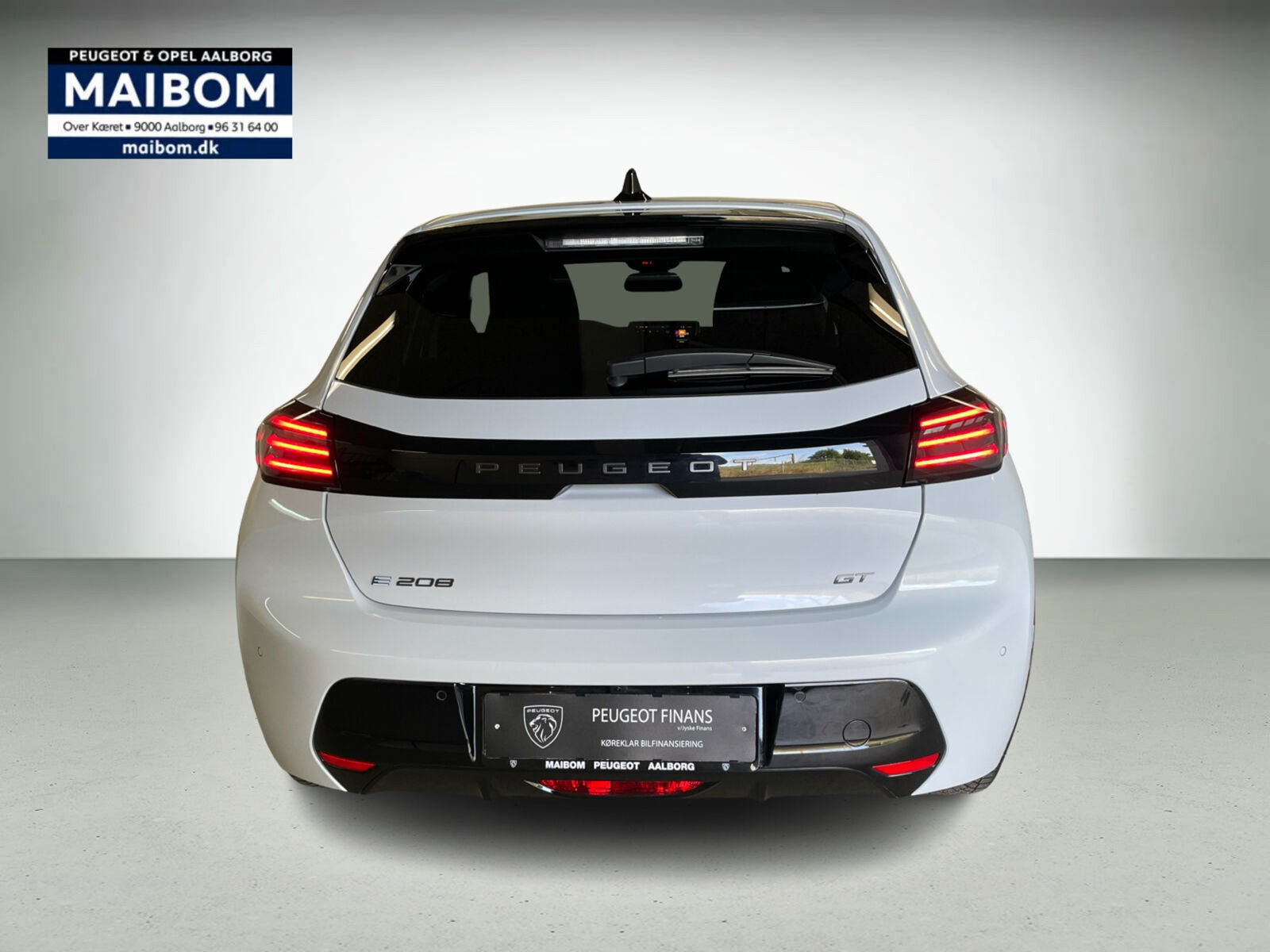 Hvid Peugeot e-208 fra 2025