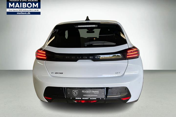 Hvid Peugeot e-208 fra 2025
