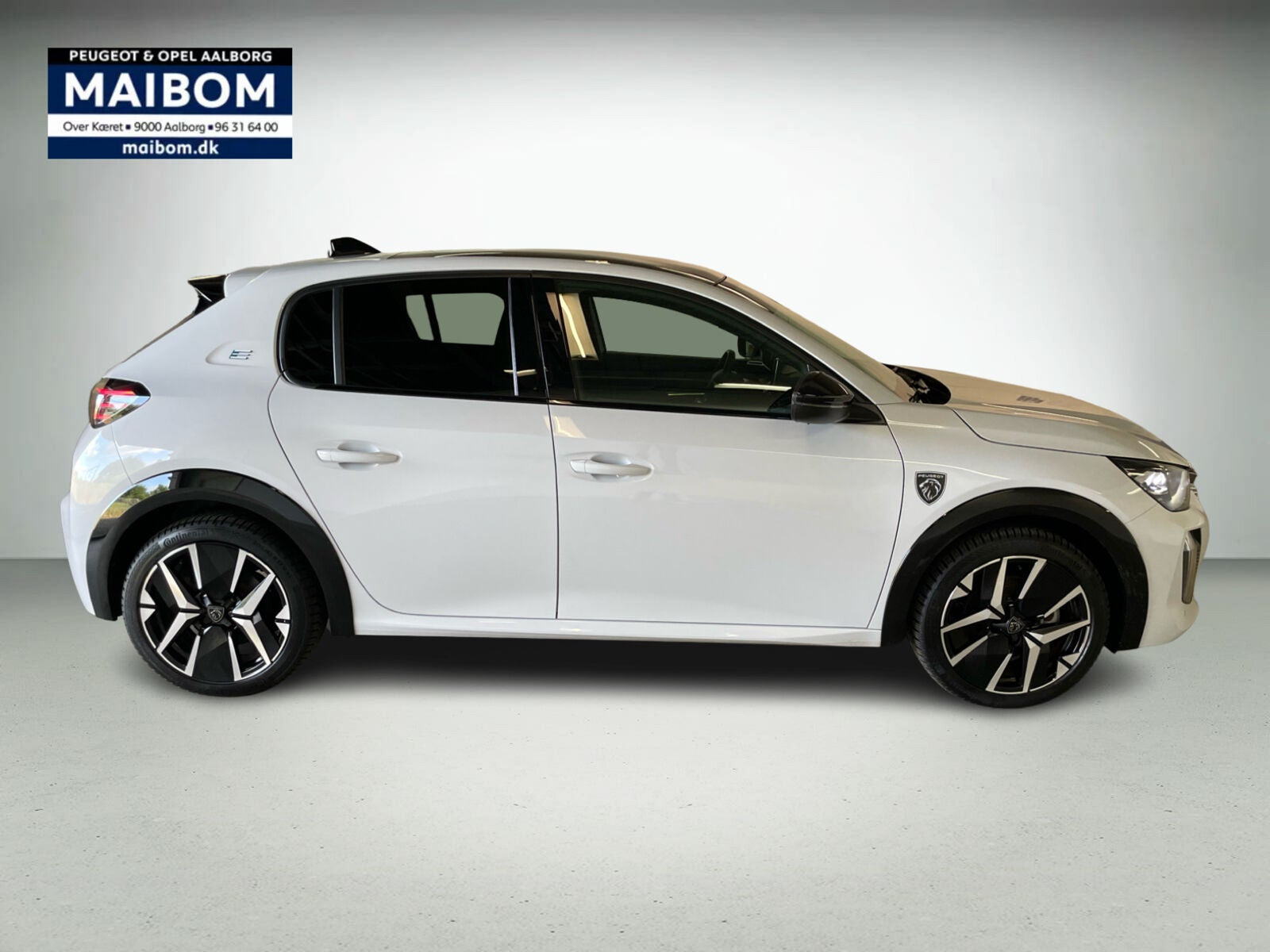 Hvid Peugeot e-208 fra 2025