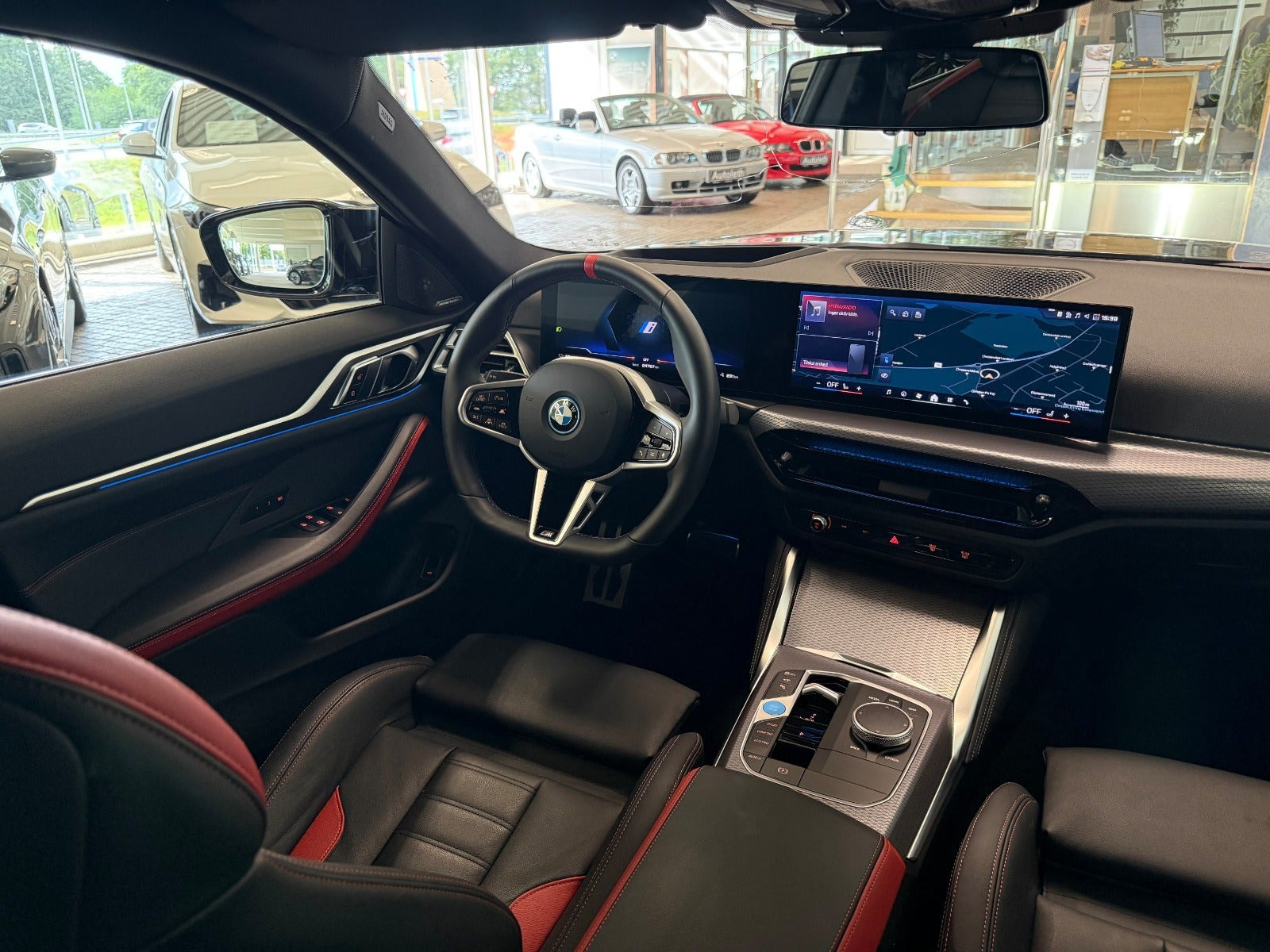 Grå BMW i4 fra 2025
