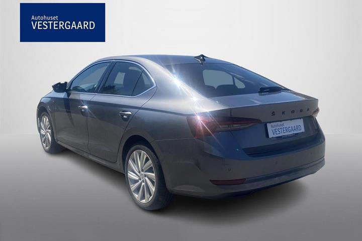 Grå Skoda Octavia fra 2022
