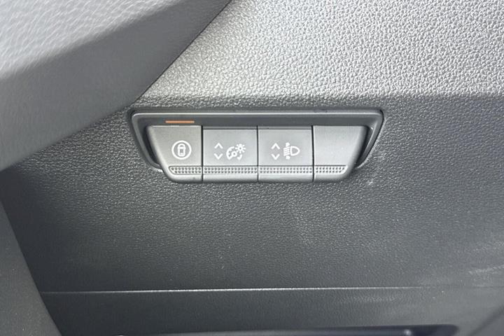 Hvid Renault Master V T33 fra 2025