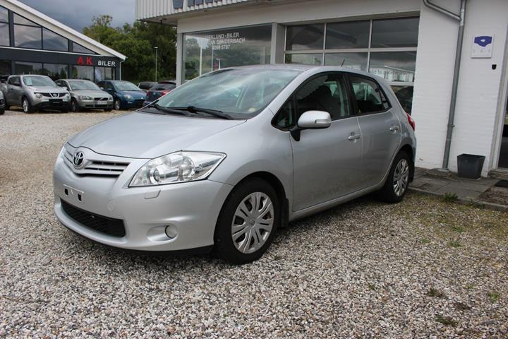 Sølv Toyota Auris fra 2012