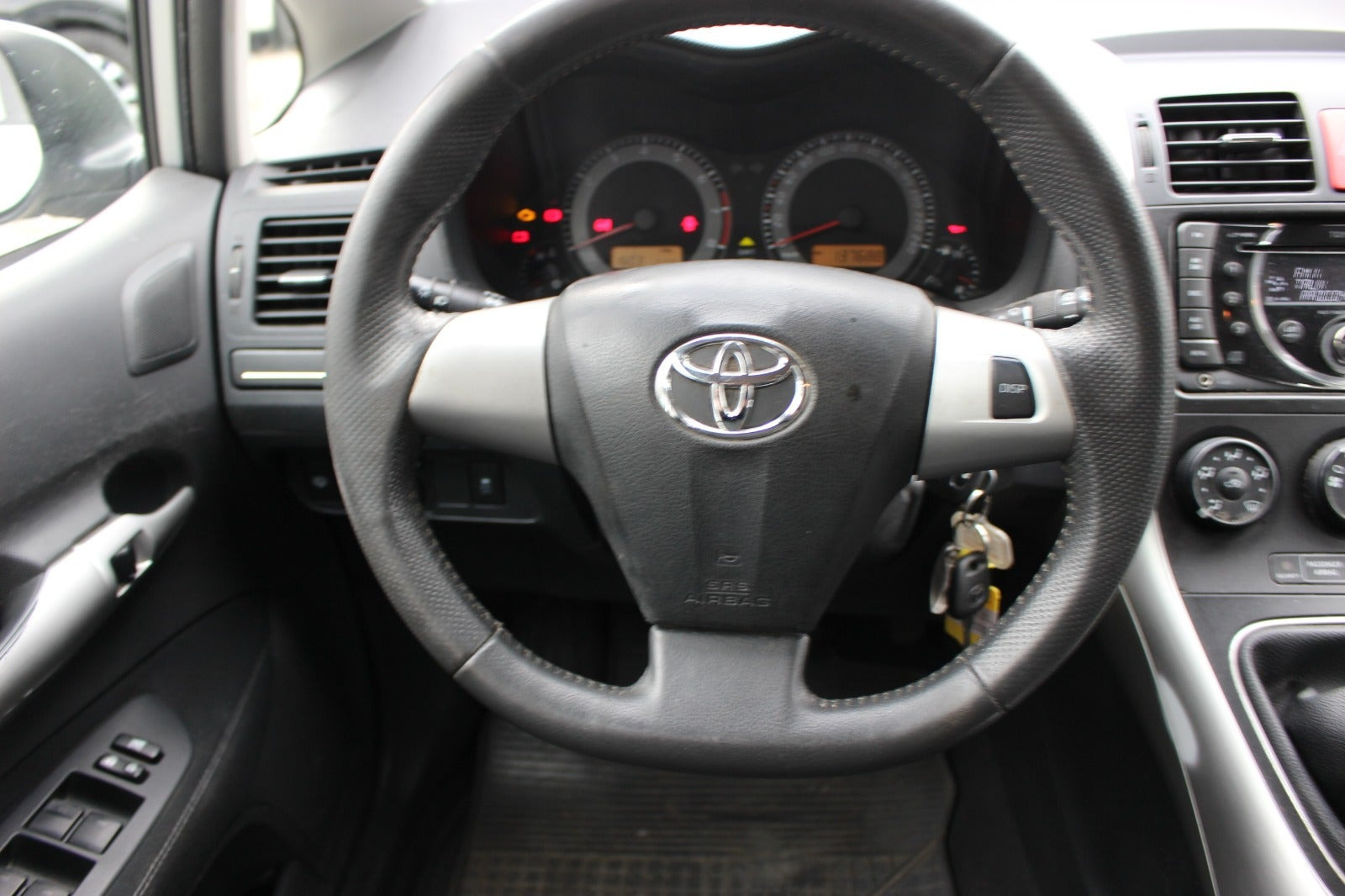 Sølv Toyota Auris fra 2012