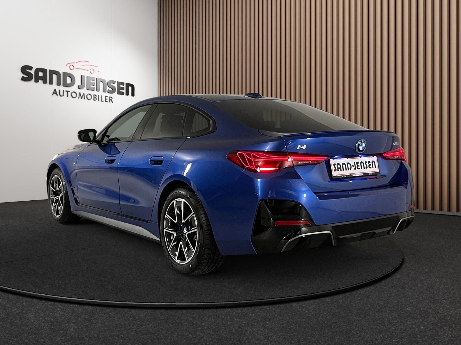 Blå BMW i4 fra 2025