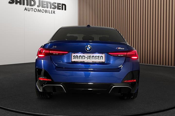 Blå BMW i4 fra 2025