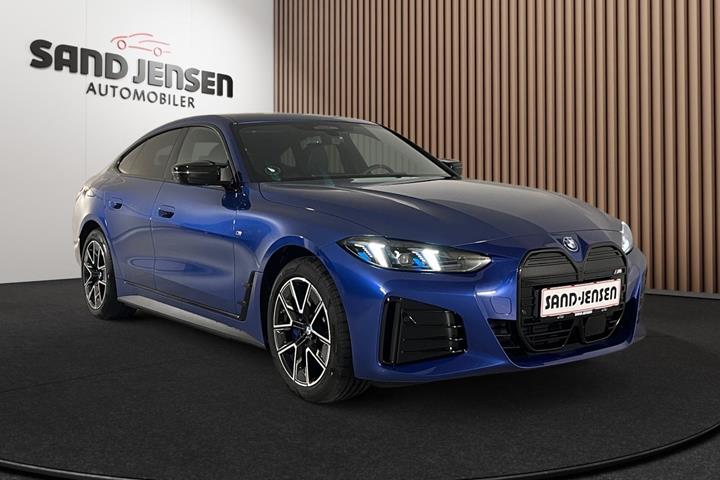 Blå BMW i4 fra 2025