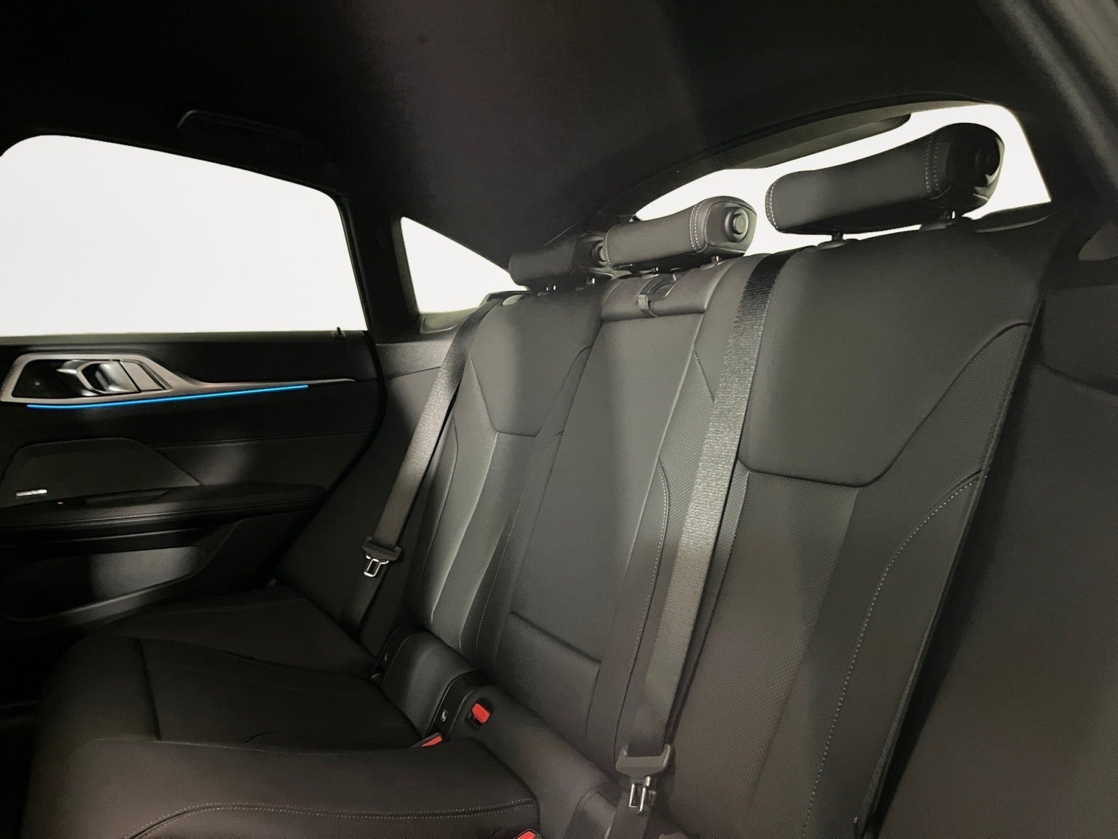 Blå BMW i4 fra 2025