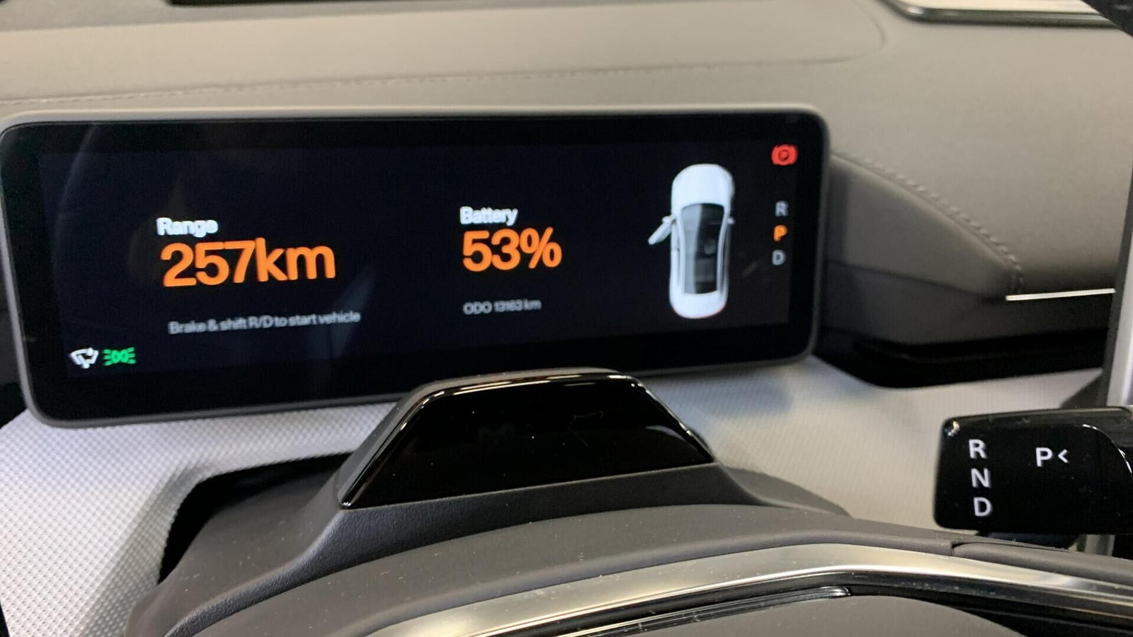 Hvid Polestar 4 fra 2026