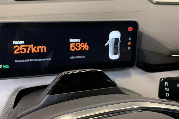 Hvid Polestar 4 fra 2026