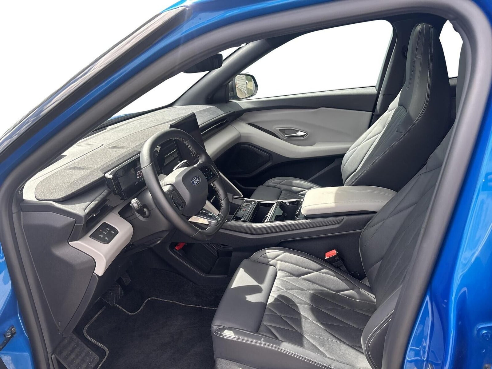 Blå Ford Capri fra 2025